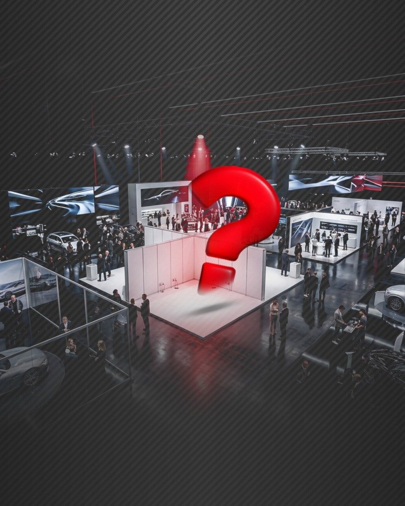 Vue d’ensemble d’un salon automobile international et de ses stands d’exposition.